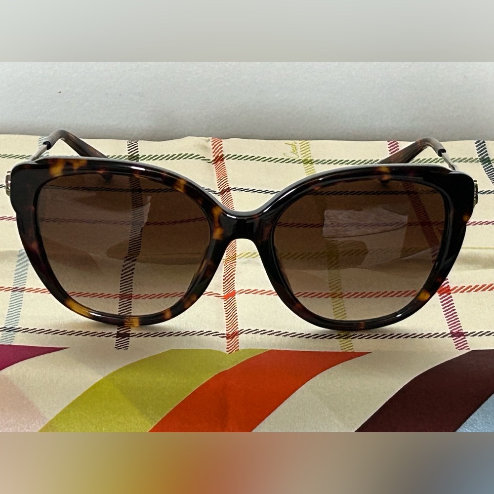 COACH Tea Rose Cat Eye Dark Tortoise Frame w/Brown Gradient UV Lenses w/Case - Picture 2 of 8